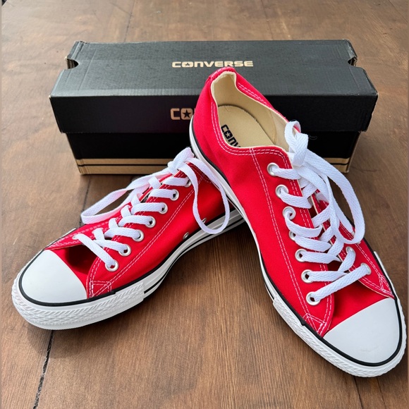 Unisex Red Converse Chuck Taylor All Star Low Top Sneaker NWT - Picture 1 of 8